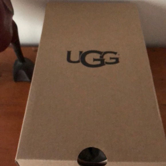 NEW! UGG Loafers - Picture 4 of 6